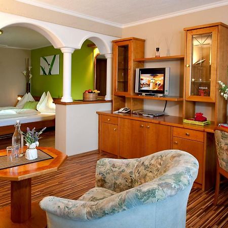 Hotel Winzer Wellness & Kuscheln แซงต์ท กิอร์เกน อิม อัทเทอร์เกา ภายนอก รูปภาพ