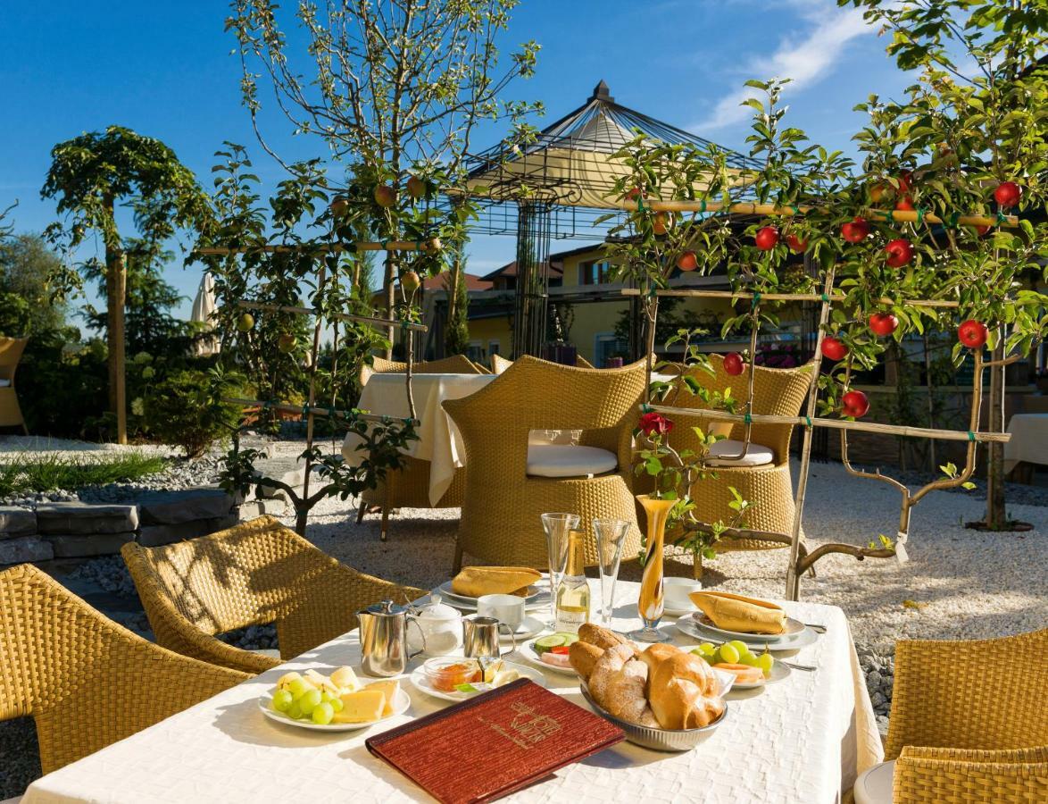 Hotel Winzer Wellness & Kuscheln แซงต์ท กิอร์เกน อิม อัทเทอร์เกา ภายนอก รูปภาพ