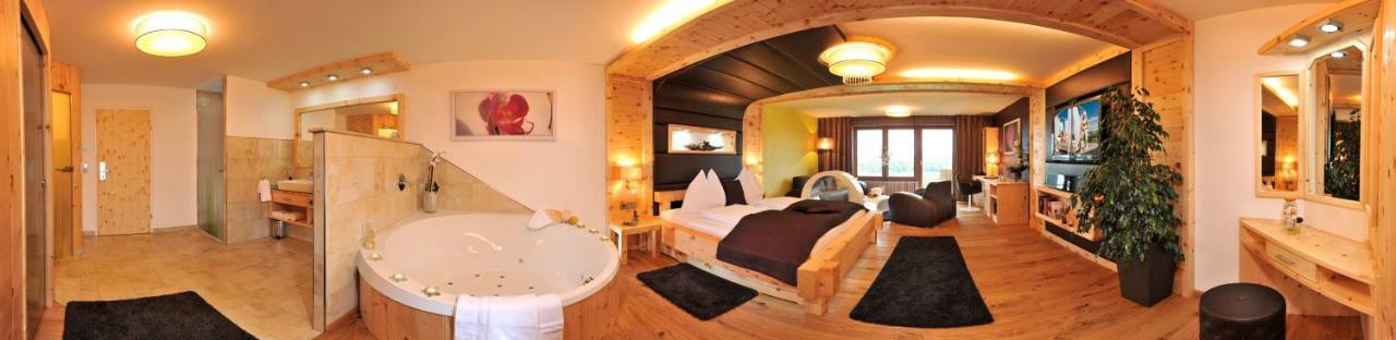Hotel Winzer Wellness & Kuscheln แซงต์ท กิอร์เกน อิม อัทเทอร์เกา ภายนอก รูปภาพ